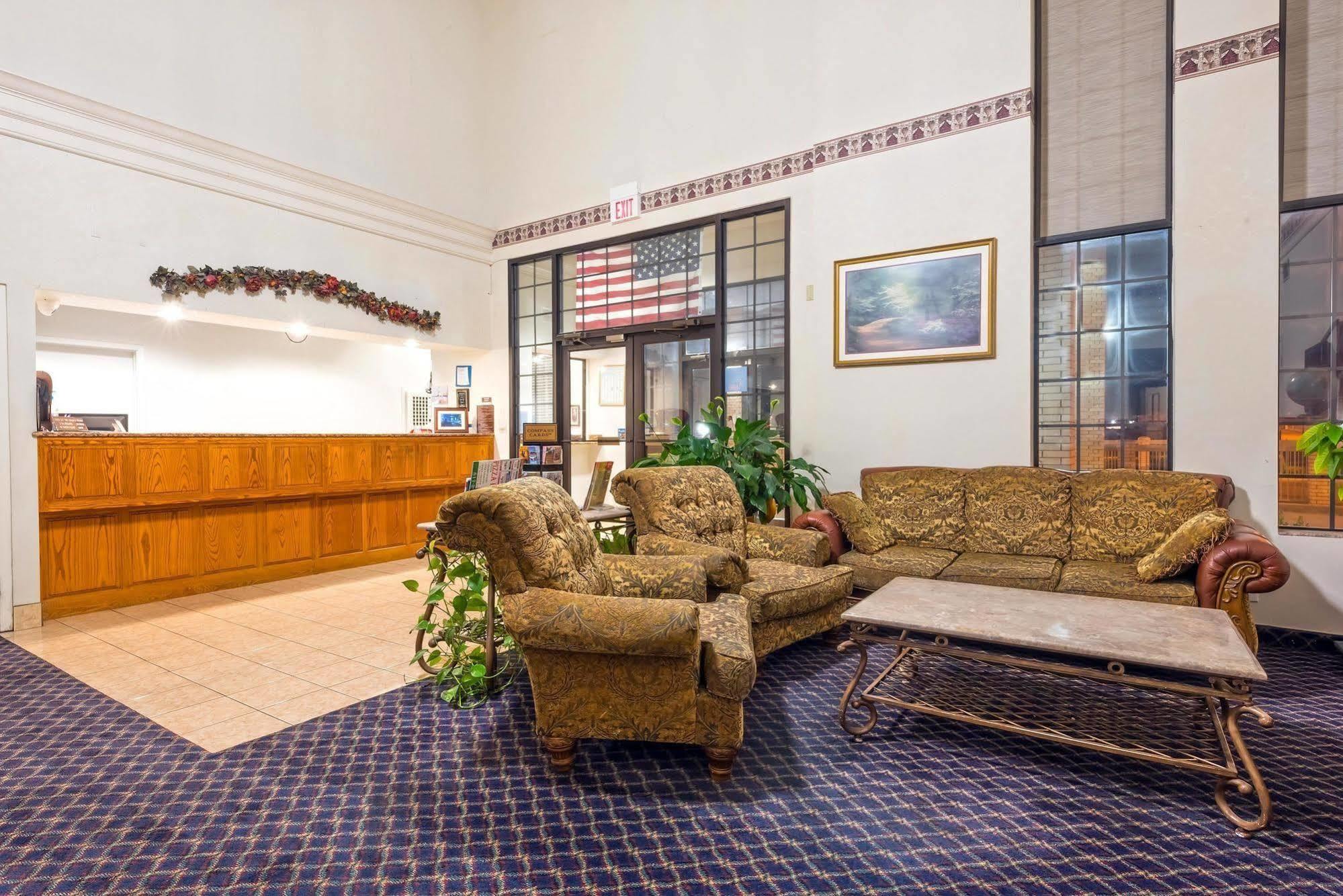Americas Best Value Inn & Suites Fort Worth South Exterior photo
