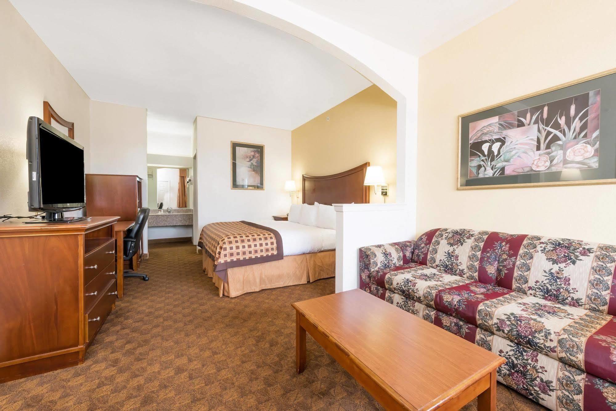 Americas Best Value Inn & Suites Fort Worth South Exterior photo